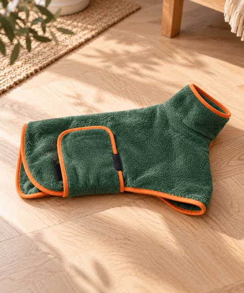 Peignoir séchant pour chien en microfibre verte avec liseré orange